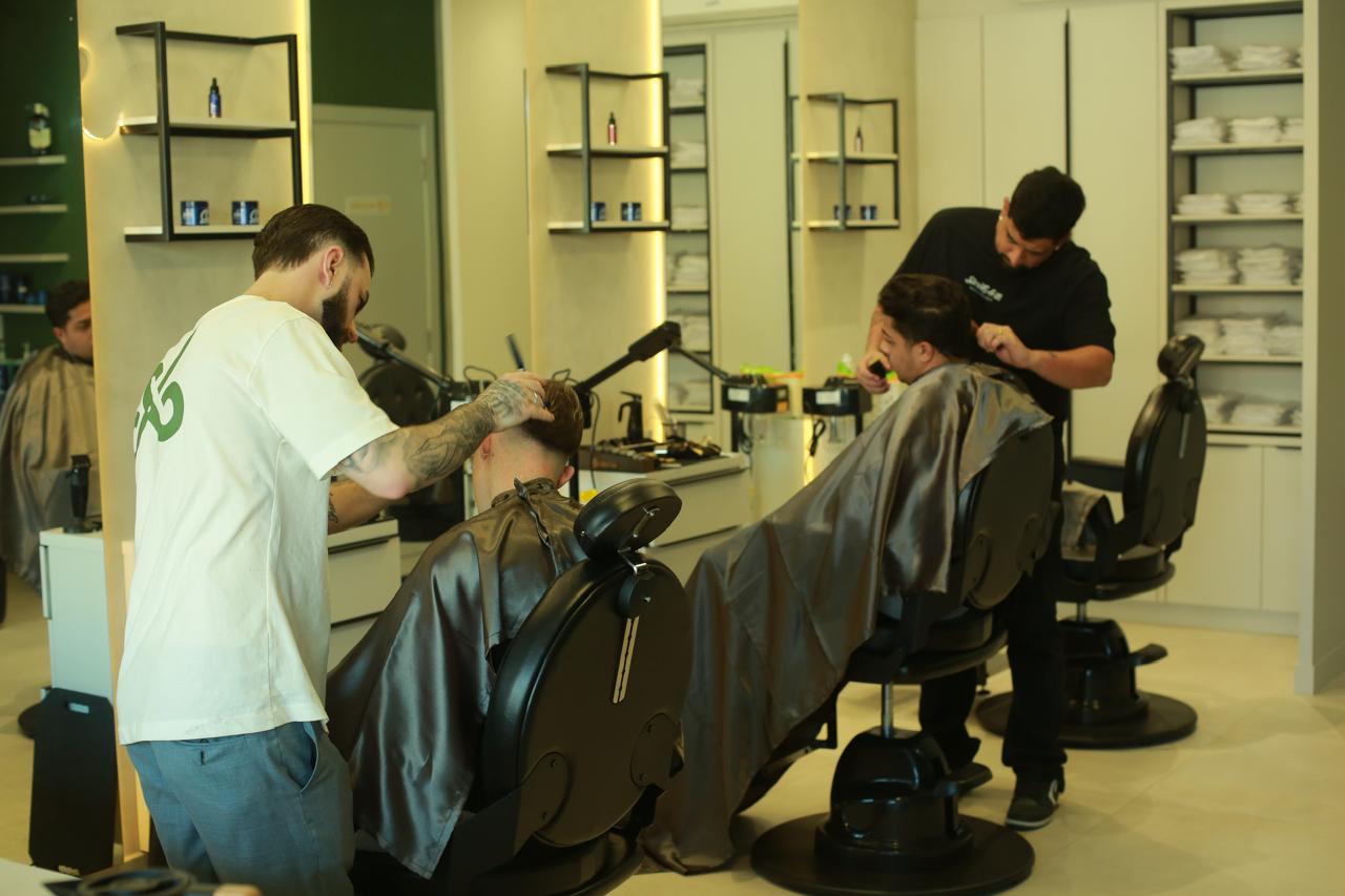 Corte masculino na Storch & Co. Barbearia, Blumenau
